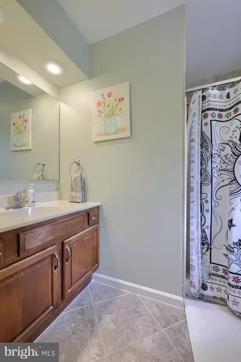 Bath - 24 Countryside Ln, Lititz, PA 17543 photo 3 of 4