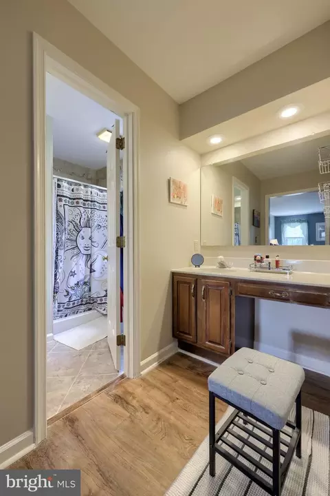 Bath - 24 Countryside Ln, Lititz, PA 17543 photo 2 of 4