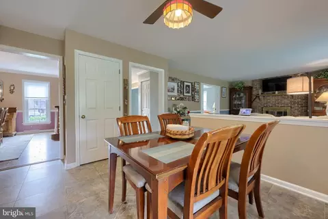 Dining - 24 Countryside Ln, Lititz, PA 17543 photo 4 of 6