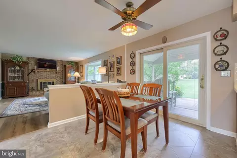 Dining - 24 Countryside Ln, Lititz, PA 17543 photo 6 of 6
