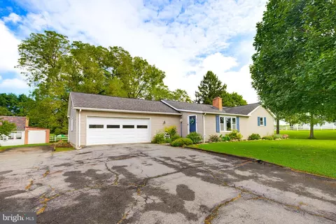 319 Frogtown Rd, Pequea, PA 17565