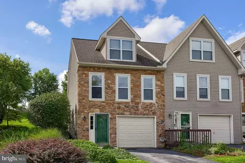 322 Oakridge Dr, Mountville, PA 17554