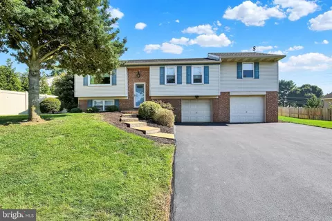 1031 Stellar Dr, Mount Joy, PA 17552