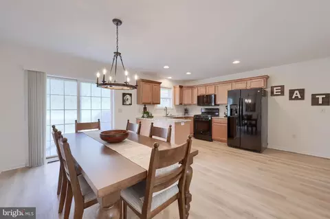 Dining - 710 Keller Dr, Lititz, PA 17543 photo 2 of 2