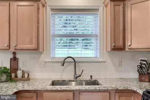 Kitchen - 710 Keller Dr, Lititz, PA 17543 photo 2 of 2