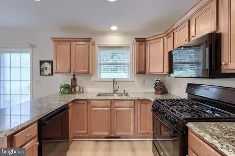 Kitchen - 710 Keller Dr, Lititz, PA 17543 photo 1 of 2