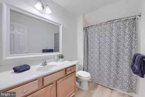 Bath - 710 Keller Dr, Lititz, PA 17543 photo 2 of 5