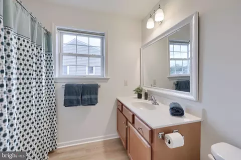 Bath - 710 Keller Dr, Lititz, PA 17543 photo 4 of 5