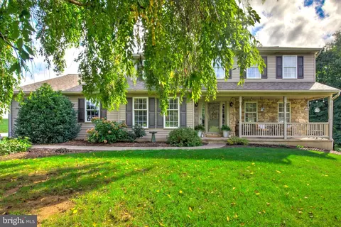 289 N Tanglewood Dr, Quarryville, PA 17566