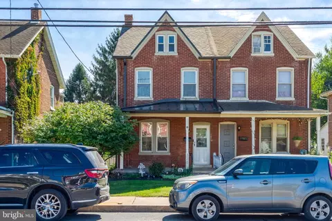 328 E Jackson St, New Holland, PA 17557
