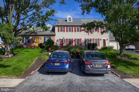437 Deerfield Dr, Mount Joy, PA 17552
