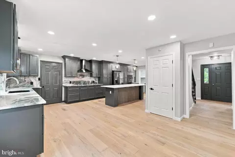 Entry Way - 39 Brookwood Dr, Lititz, PA 17543 photo 7 of 16