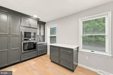 Kitchen - 39 Brookwood Dr, Lititz, PA 17543 photo 2 of 8