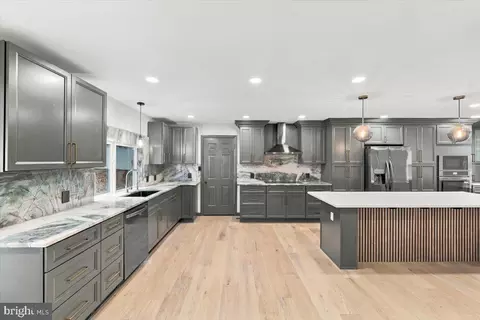 Kitchen - 39 Brookwood Dr, Lititz, PA 17543 photo 4 of 8
