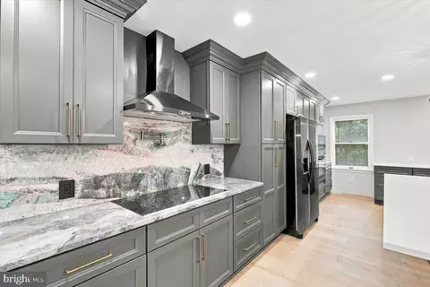 Kitchen - 39 Brookwood Dr, Lititz, PA 17543 photo 7 of 8