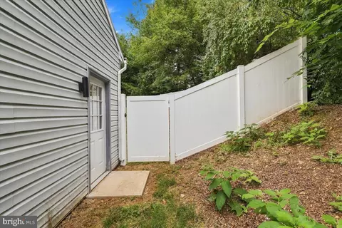 Exterior - 39 Brookwood Dr, Lititz, PA 17543 photo 4 of 5