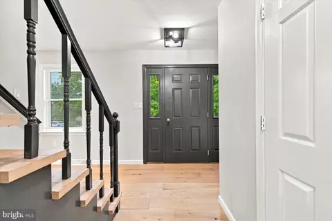 Entry Way - 39 Brookwood Dr, Lititz, PA 17543 photo 1 of 16