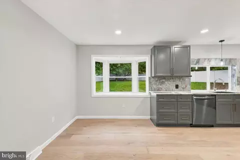Entry Way - 39 Brookwood Dr, Lititz, PA 17543 photo 3 of 16