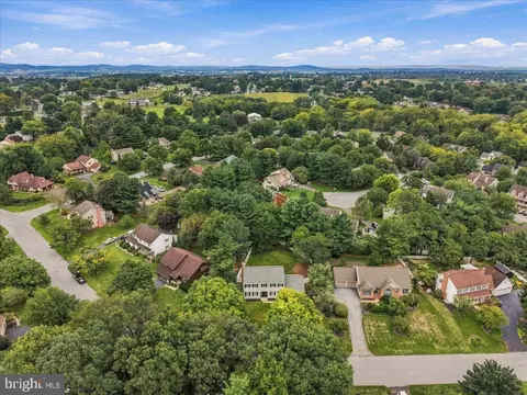 View/Area - 39 Brookwood Dr, Lititz, PA 17543 photo 3 of 5