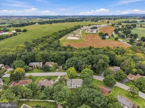 View/Area - 39 Brookwood Dr, Lititz, PA 17543 photo 1 of 5