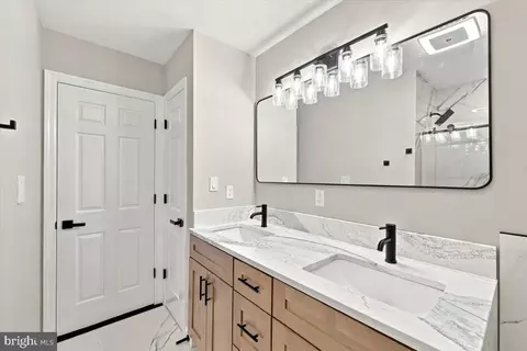 Bath - 39 Brookwood Dr, Lititz, PA 17543 photo 3 of 5