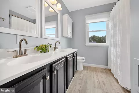 Bath - 113 Laurie Ln, Lititz, PA 17543 photo 1 of 1