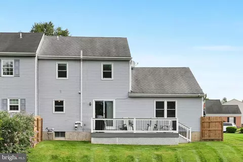 Exterior - 113 Laurie Ln, Lititz, PA 17543 photo 4 of 5