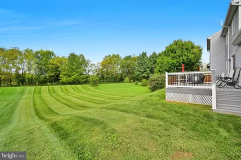 Exterior - 113 Laurie Ln, Lititz, PA 17543 photo 2 of 5