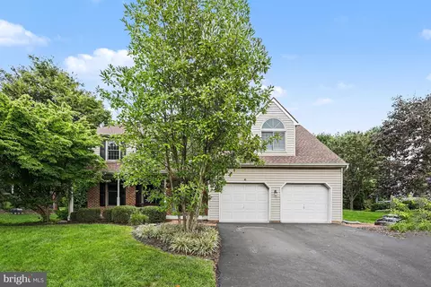 Exterior - 157 Kings Gate Dr, Lititz, PA 17543 photo 2 of 9