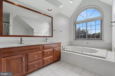 Bath - 157 Kings Gate Dr, Lititz, PA 17543 photo 2 of 2