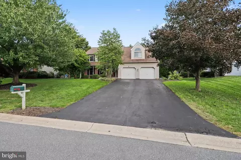 Exterior - 157 Kings Gate Dr, Lititz, PA 17543 photo 3 of 9
