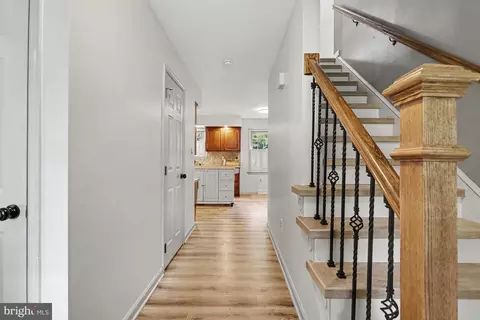 Entry Way - 157 Kings Gate Dr, Lititz, PA 17543 photo 2 of 6