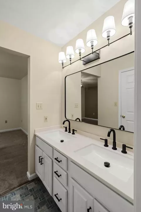 Bath - 115 Skyview Ln, Lititz, PA 17543 photo 3 of 4