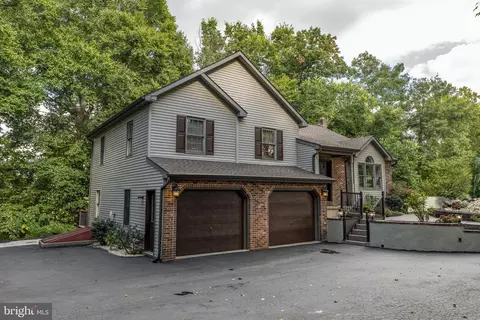 Exterior - 115 Skyview Ln, Lititz, PA 17543 photo 4 of 15