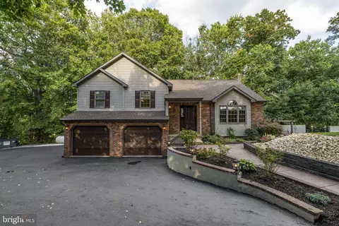 Exterior - 115 Skyview Ln, Lititz, PA 17543 photo 3 of 15