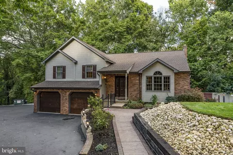 Exterior - 115 Skyview Ln, Lititz, PA 17543 photo 2 of 15