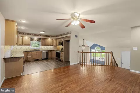 Entry Way - 115 Skyview Ln, Lititz, PA 17543 photo 2 of 6