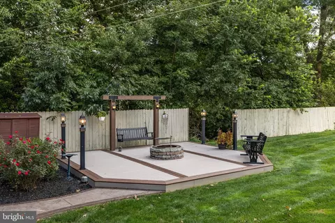 Exterior - 115 Skyview Ln, Lititz, PA 17543 photo 6 of 15