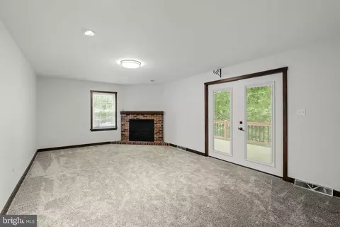 Living - 115 Skyview Ln, Lititz, PA 17543 photo 4 of 5