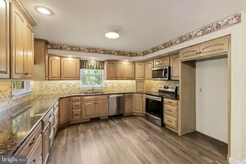 Kitchen - 115 Skyview Ln, Lititz, PA 17543 photo 2 of 2
