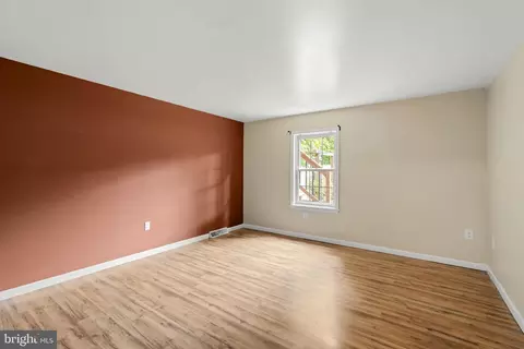 Living - 115 Skyview Ln, Lititz, PA 17543 photo 5 of 5