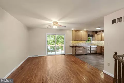 Living - 115 Skyview Ln, Lititz, PA 17543 photo 3 of 5
