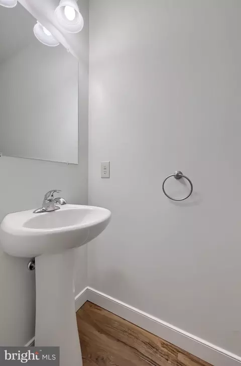 Bath - 476 Balmer Rd, Lititz, PA 17543 photo 1 of 3