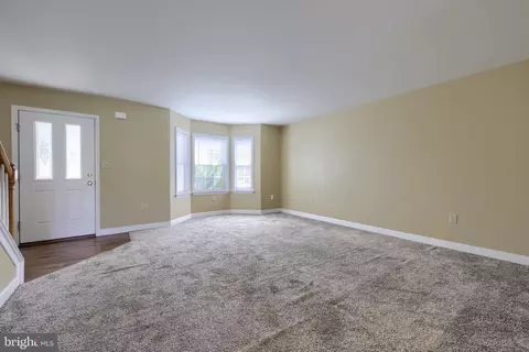 Living - 476 Balmer Rd, Lititz, PA 17543 photo 2 of 4