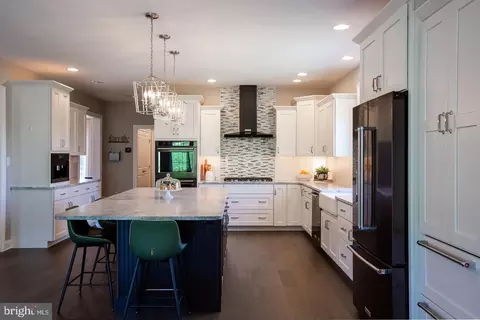 Kitchen - 425 E Delp Rd, Lancaster, PA 17601 photo 2 of 7