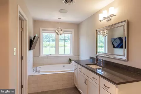 Bath - 425 E Delp Rd, Lancaster, PA 17601 photo 3 of 6