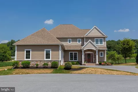 Exterior - 425 E Delp Rd, Lancaster, PA 17601 photo 6 of 16