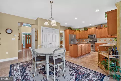 Entry Way - 3008 Weaver Rd, Lititz, PA 17543 photo 6 of 7