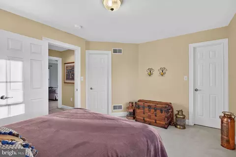 Bedroom - 3008 Weaver Rd, Lititz, PA 17543 photo 2 of 4
