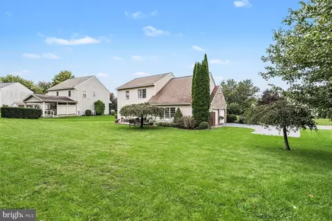 Exterior - 378 Squire Ln, Lititz, PA 17543 photo 8 of 9